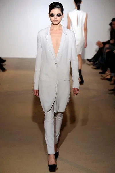 Look 10